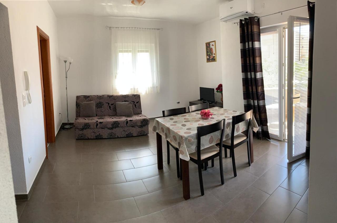 Green Hill Family Apartments Vodice Bagian luar foto